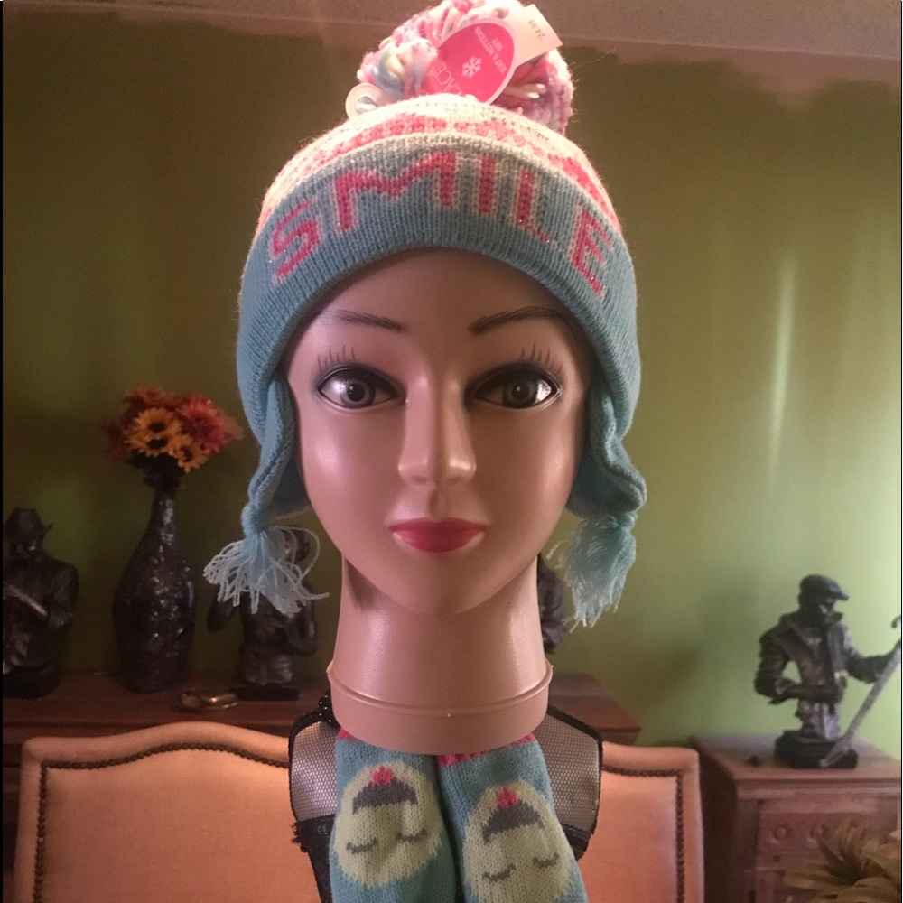 Little girls hat and mittens